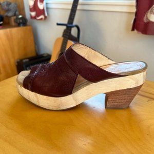 Kupuri Finola Burgundy Platform Slide Sandal